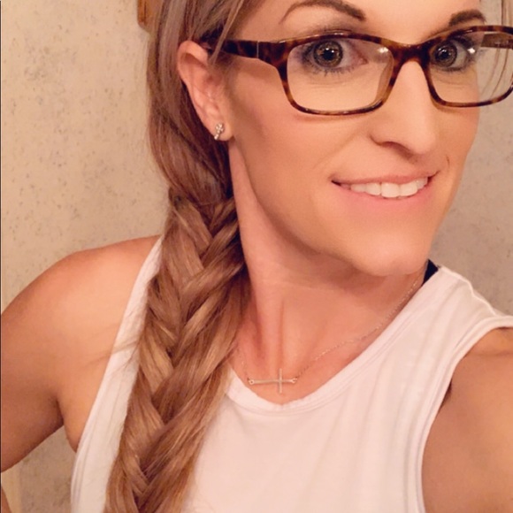 Meet your Posher, Crystal - Picture 2 of 3